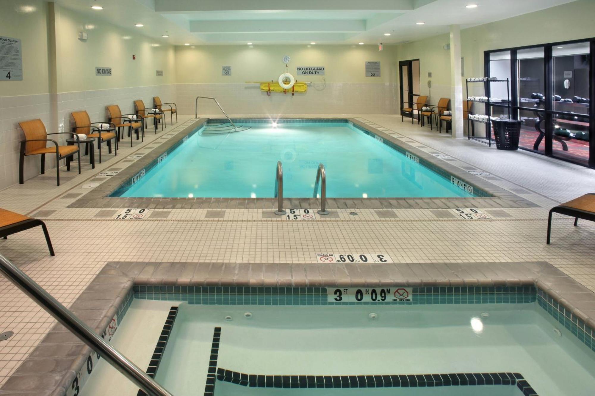 Courtyard By Marriott Providence Warwick Hotel Exterior photo