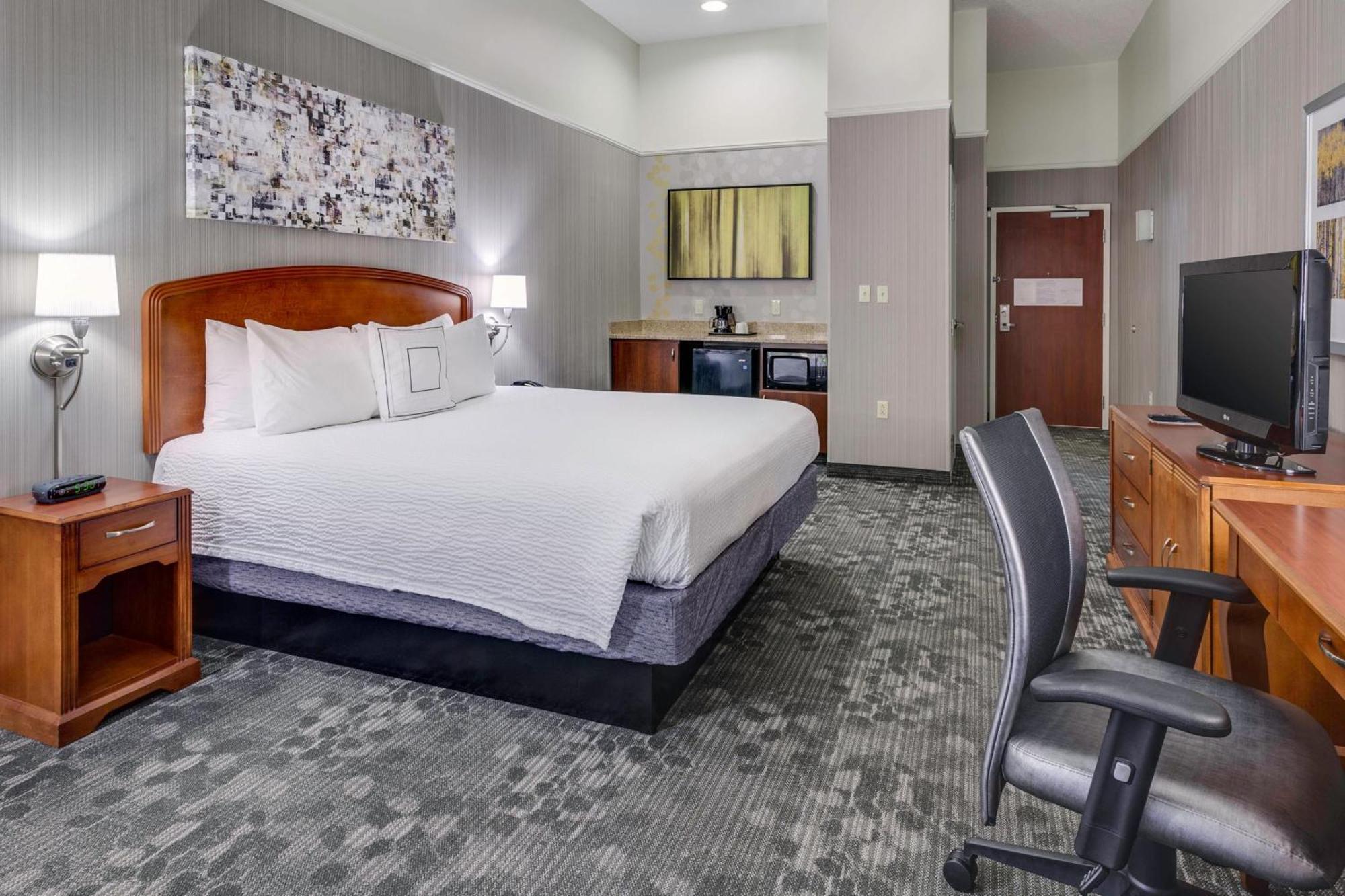 Courtyard By Marriott Providence Warwick Hotel Exterior photo