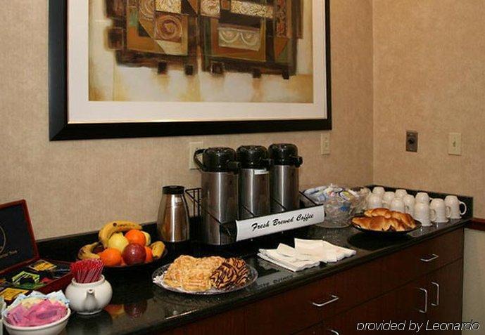 Courtyard By Marriott Providence Warwick Hotel Restaurant photo