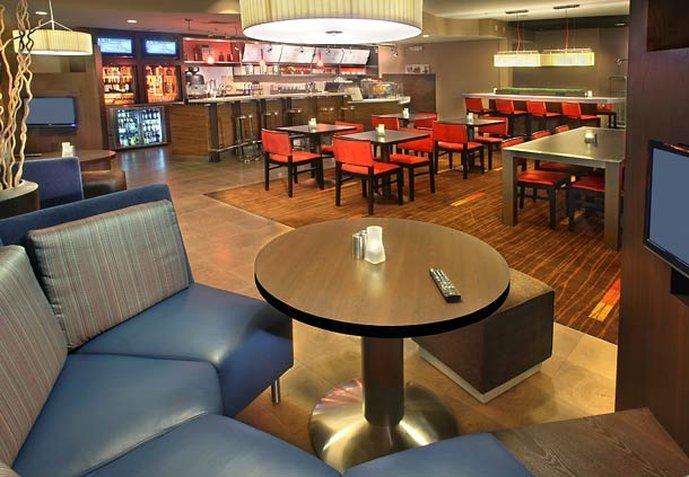 Courtyard By Marriott Providence Warwick Hotel Exterior photo