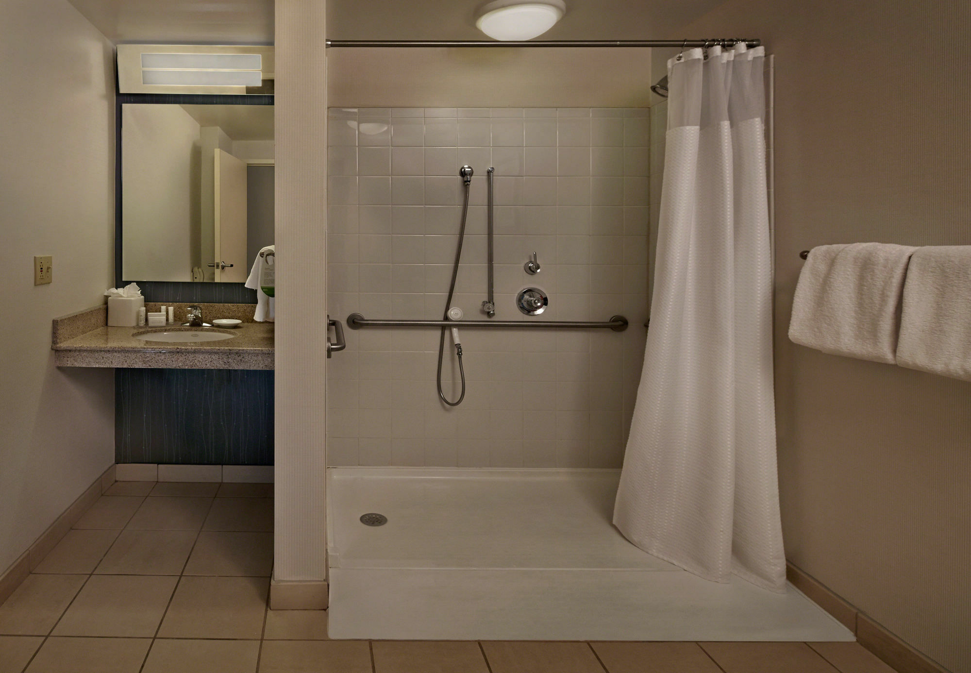 Courtyard By Marriott Providence Warwick Hotel Exterior photo
